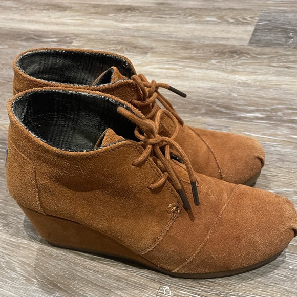 TOMS Ankle Boots - Picture 4 of 11